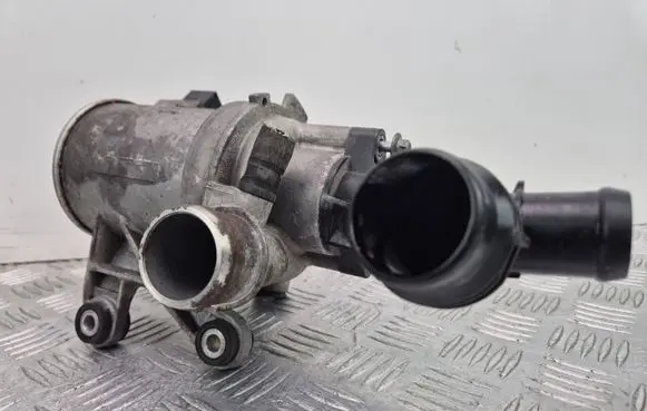 Mercedes-Benz C W205 Water pump A2742000207 A2742000256