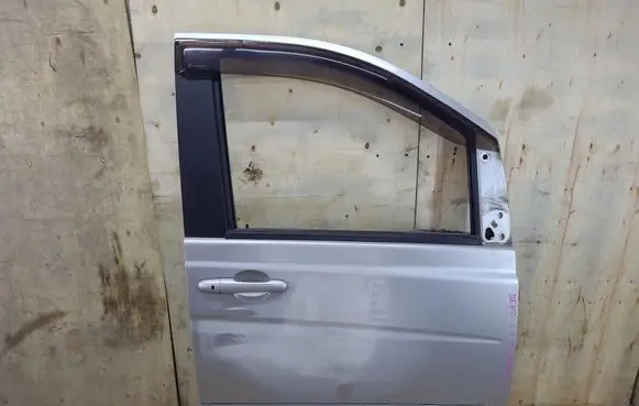 Mercedes-Benz Vito Viano W639 Front door 