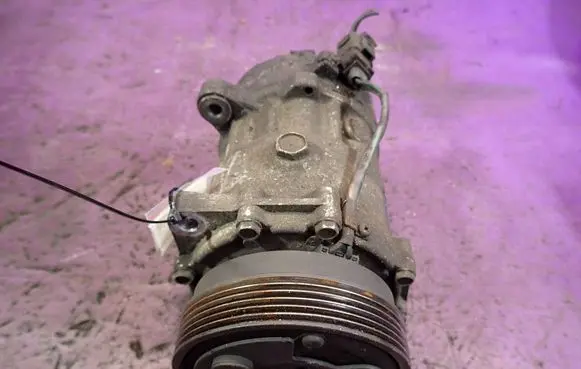 Volkswagen Golf IV Air conditioning (A/C) compressor (pump) 1J0820803K
