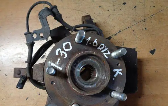 Hyundai i30 Front wheel hub