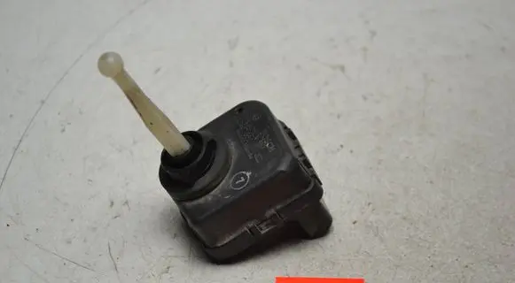 Headlight level adjustment motor