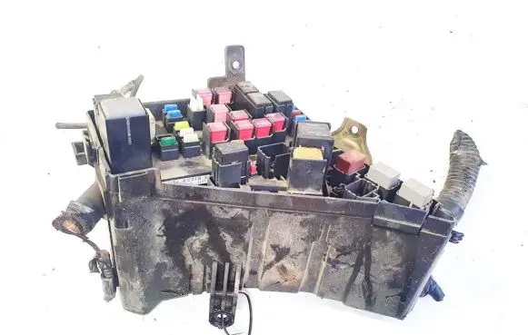 Subaru Legacy Fuse box set mb100200b