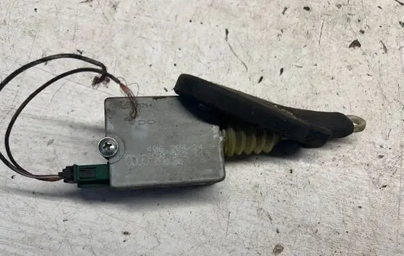Audi A2 Tailgate boot lock/latch motor 8Z0962115