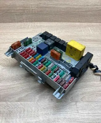 Opel Astra G Fuse module 90589965