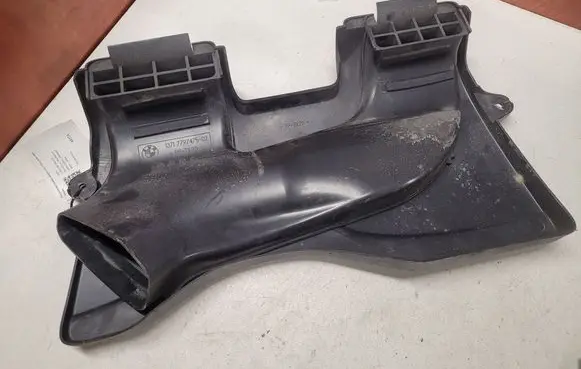 BMW 1 E81 E87 Air intake duct part 1371779747502 14389710