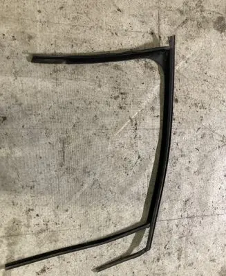 Volkswagen Caddy Rubber seal front coupe door window 