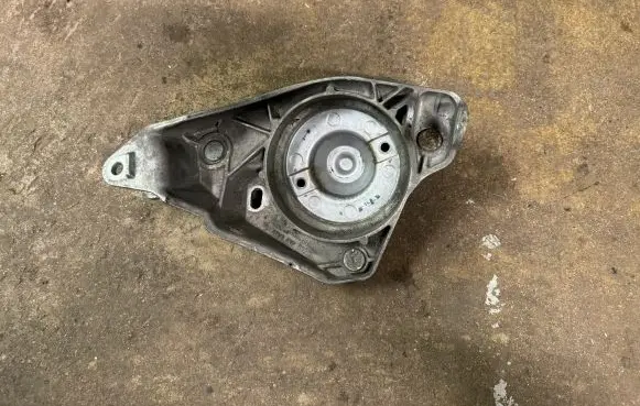 Audi A8 S8 D2 4D Coil spring mount 4D0412392E