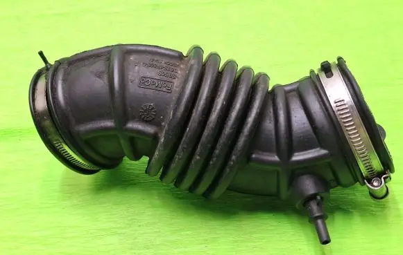 Ford Mondeo MK V Intercooler hose/pipe ds739f805g 8096S