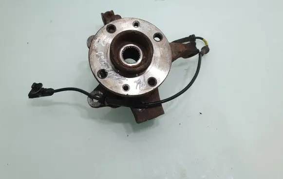 Dacia Sandero II Front wheel hub