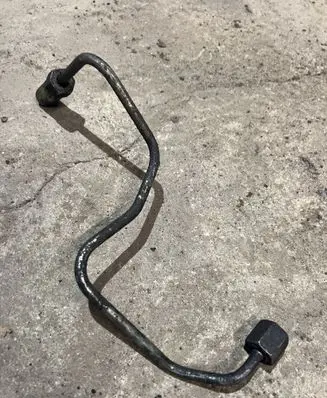 Fuel injector supply line/pipe