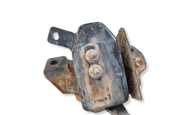 Isuzu D-Max Engine mount bracket 