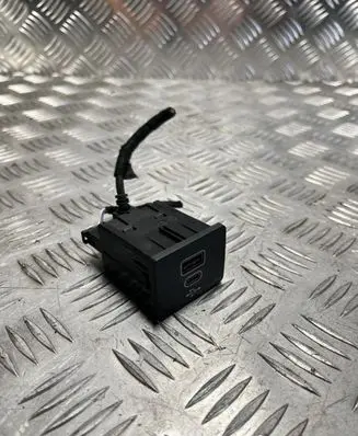 Ford Focus USB socket connector DG21633