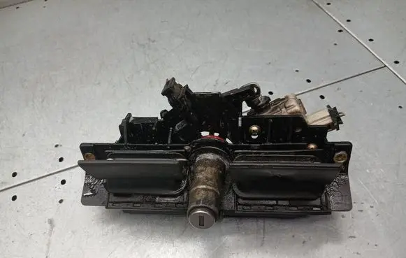Audi A6 S6 C5 4B Tailgate/trunk/boot lock/catch/latch