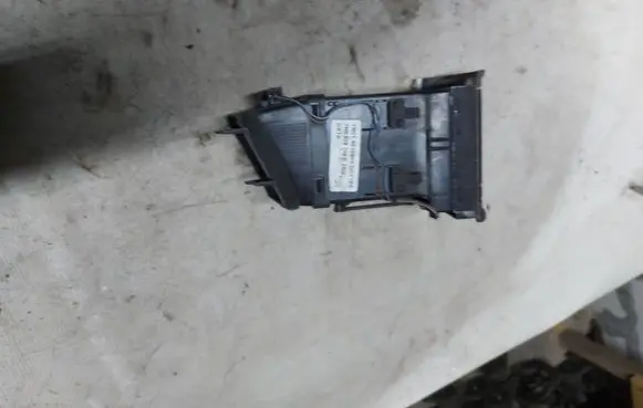 Ford Galaxy Dash center air vent grill 7M5819704E YM21A018B08