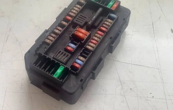 BMW 1 F20 F21 Fuse module 9337879 19451000001 03022015