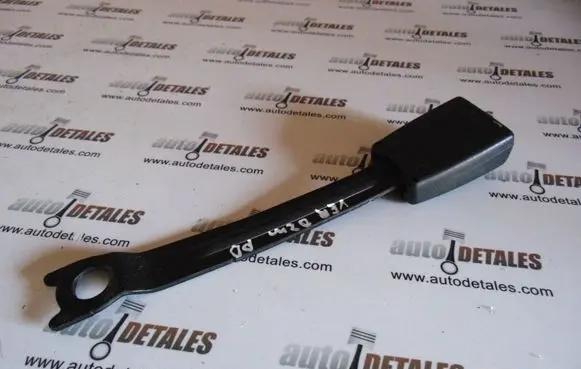 Toyota Corolla Verso E121 Front seatbelt buckle