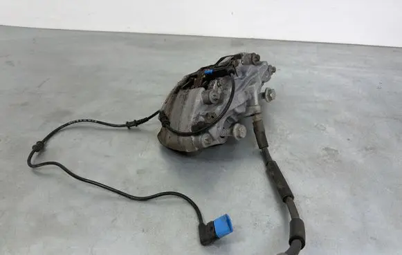 Mercedes-Benz C W205 Front brake caliper