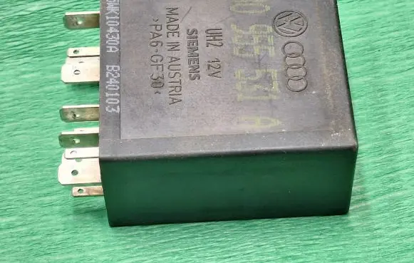 Volkswagen Golf III Other relay 4B0955531A B240103 5WK10430A