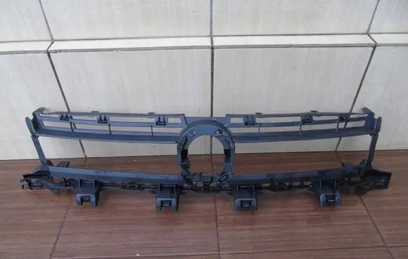 Volkswagen Caddy Front bumper upper radiator grill 2K5807231