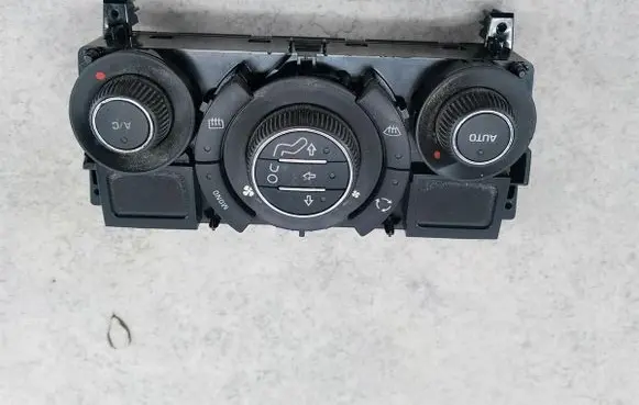 Peugeot 308 Climate control/heater control trim 96718462XT