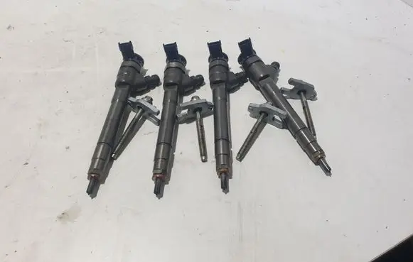 Nissan X-Trail T32 Fuel injectors set 0445110546