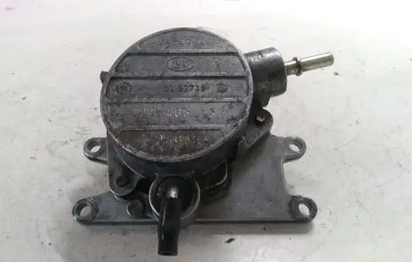 Opel Astra G Vacuum pump 24406132 0252738