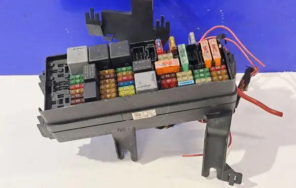 Mercedes-Benz ML W164 Fuse module A1645400272