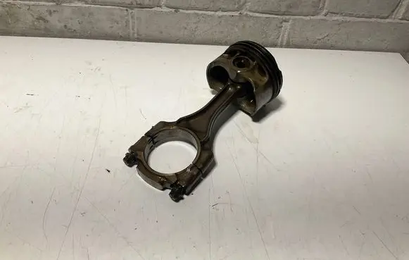 BMW 5 F10 F11 Piston with connecting rod 7843237