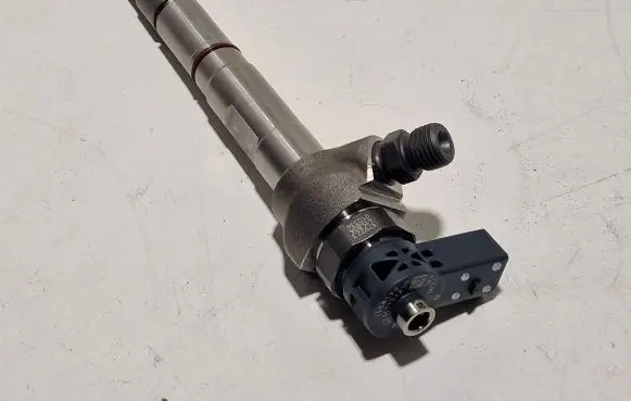 Audi A4 S4 B8 8K Fuel injector 0986435257