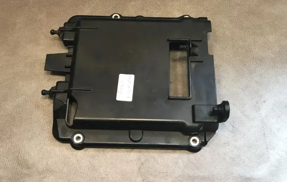 Mercedes-Benz C W204 Other engine bay part A2761500276