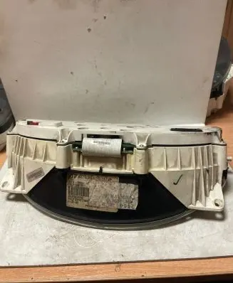 Volkswagen Sharan Speedometer (instrument cluster) 7M0919881D VBUF0026290 95VW10849AB