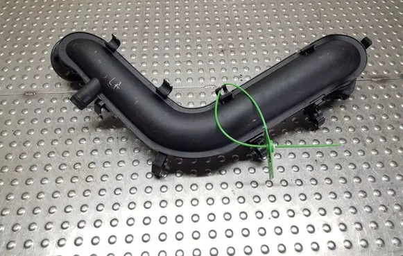 Volkswagen Polo VI Air intake hose/pipe S27708306 05C145673B