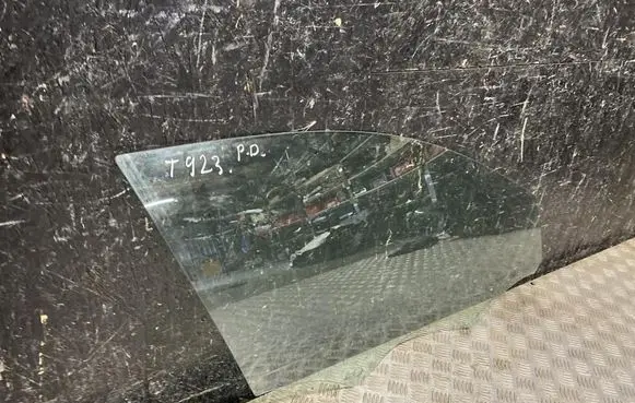 Opel Astra L Front door window glass four-door