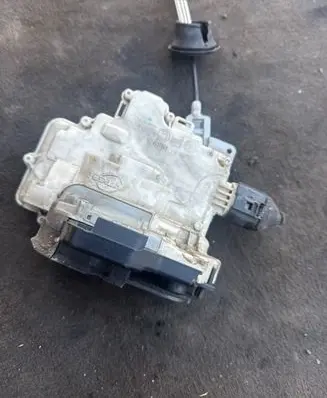 Audi A6 S6 C6 4F Front door lock 4F1837014
