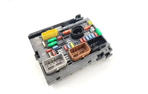 Peugeot Partner Fuse module 9807028780
