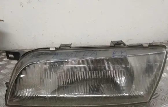 Nissan Almera Headlight/headlamp E134739