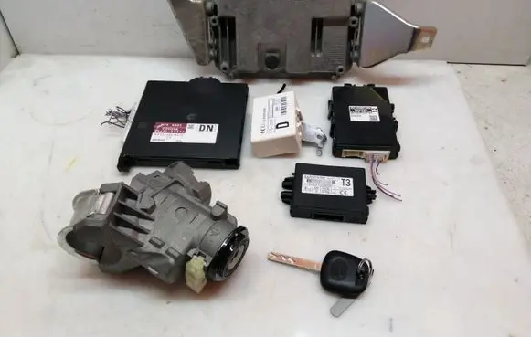 Toyota Yaris Engine ECU kit and lock set 896610UA91