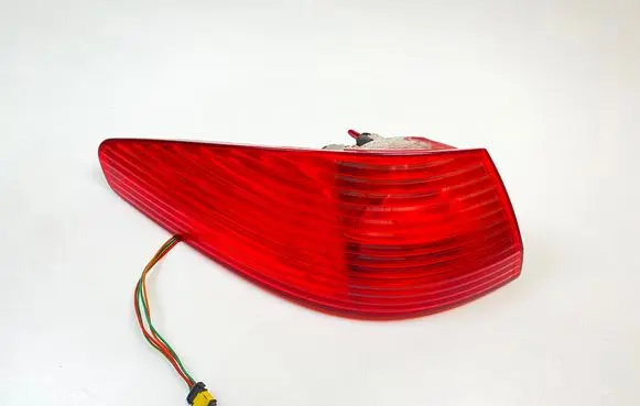 Peugeot 607 Tailgate rear/tail lights 2543G
