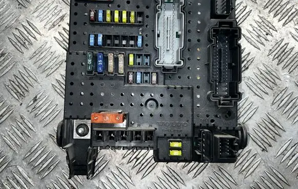 Volvo XC90 Fuse module 30786646 28080156 07W215