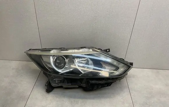 Nissan Qashqai Headlight/headlamp