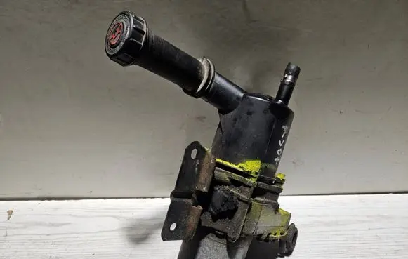 Peugeot 307 Power steering pump 9648744480 A5088928