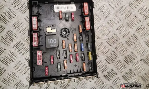 Volkswagen PASSAT B6 Fuse module 3C0937125