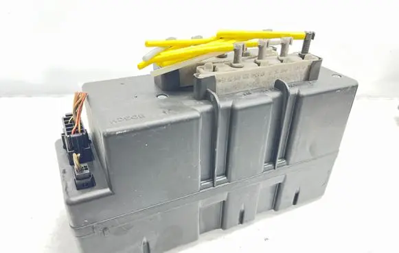 Mercedes-Benz S W220 Central locking vacuum pump 2208000748