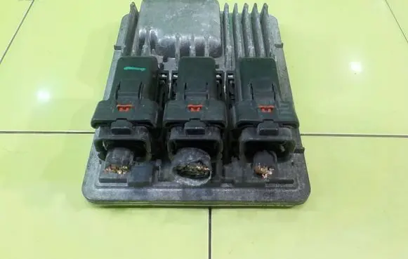 Opel Corsa E Engine control unit/module 811839393