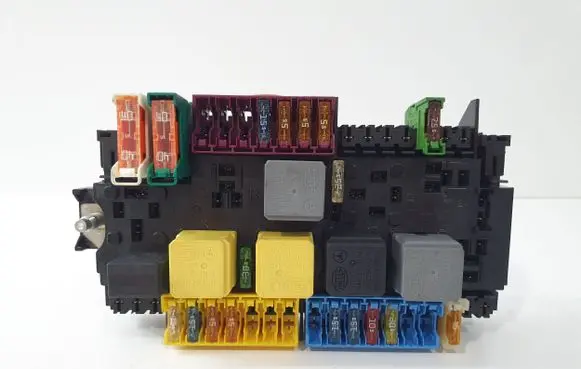 Mercedes-Benz A W176 Fuse module A2469080093