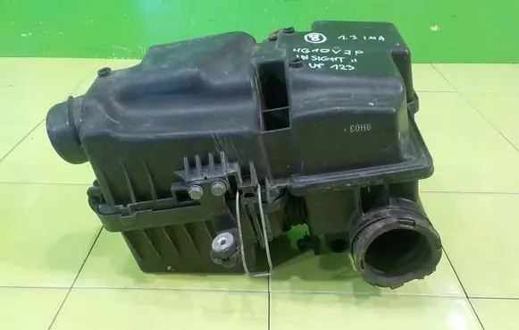 Honda Insight Air filter box 