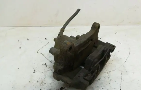 Volkswagen Touran I Front brake caliper