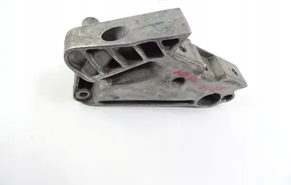 Audi A3 S3 8V Engine mounting bracket 04L199207