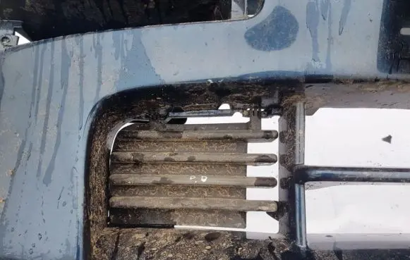 Mazda 323 F Front bumper lower grill