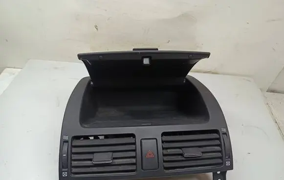 Toyota Avensis T250 Front trunk storage compartment 8586
